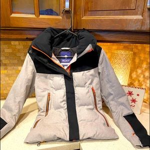 XS BRAND NEW ROXY LADIES SKI JACKET. (no tags)